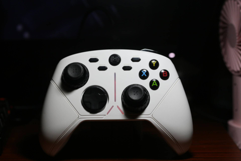 玩实况足球用什么手柄